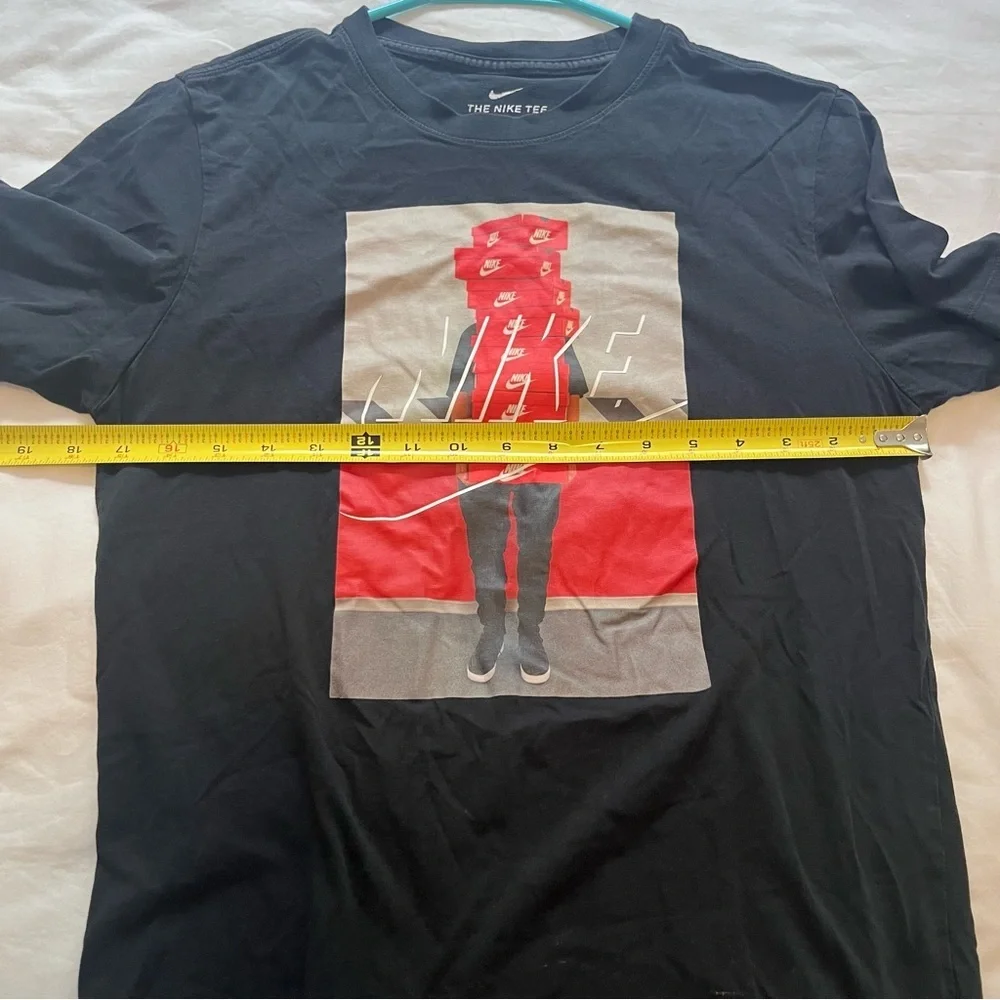 Nike Stacked Shoe Box Sneakerhead Graphic Streetwear Swoosh BQ0068-010‎ Small